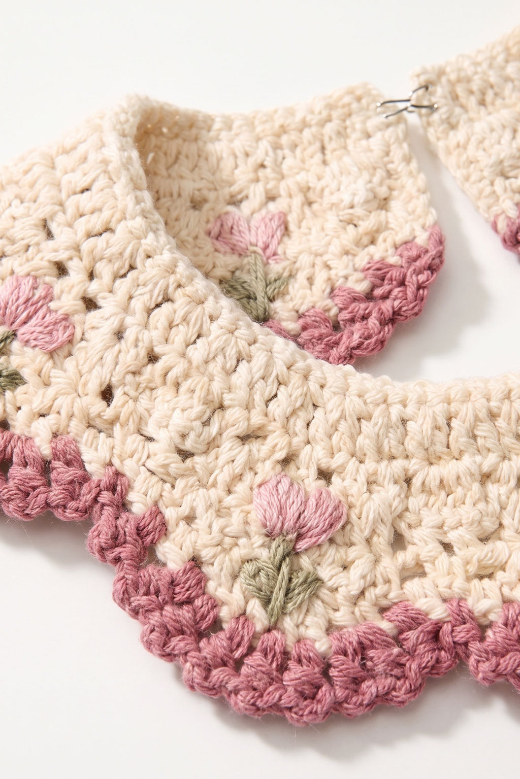 Cream Rosebud Crotchet Collar 🌷