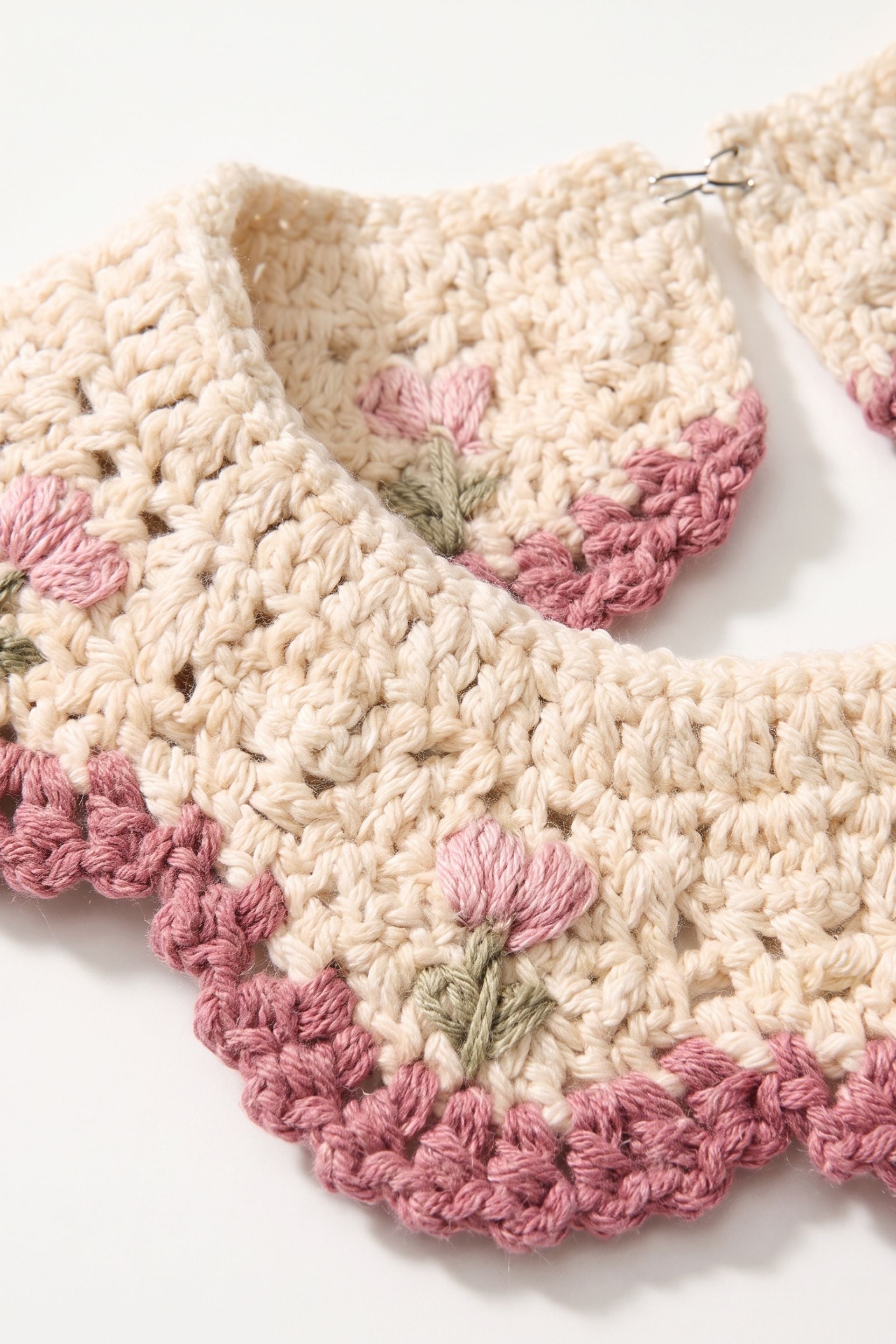 Cream Rosebud Crotchet Collar 🌷