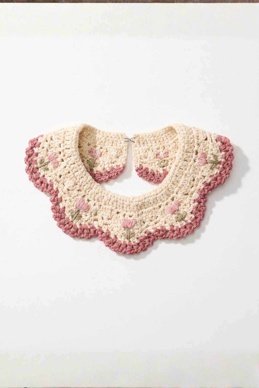 Cream Rosebud Crotchet Collar 🌷