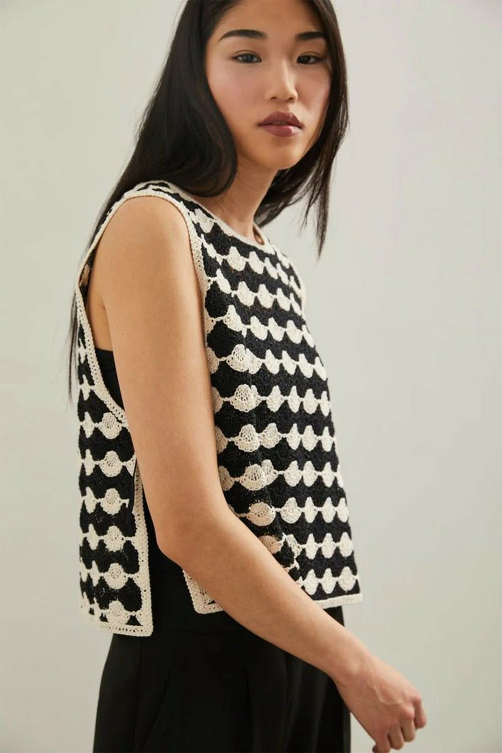 crochet vest, handmade crochet vest, black and white crochet top, wave pattern vest, artisan crochet clothing, slow fashion knitwear, boho crochet